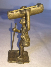 ANCIENNE STATUETTE FIGURINE PERSONNE QUI MARCHE ART AFRICAIN MALI en BRONZE 1950