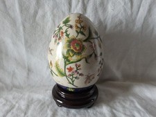 Gros Oeuf en porcelaine émaillée chinoise Décor Fleurs HT Oeuf 10 cm 0kg161