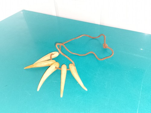 Figurine ancien rahan collier - ancien,