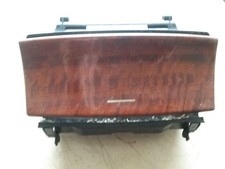 Cendrier central avant