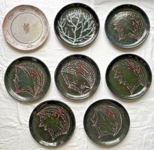 8 Assiettes, Le Triskel, Marie Madeleine Jolly, céramique, filet noir 