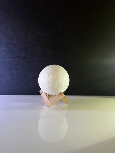 Lampe lune led socle bois - -,