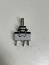 Interrupteur Unipolaire à Bascule – Bon état