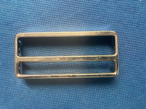 Façade chromée pour