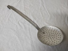 Ancienne Ecumoire en aluminium