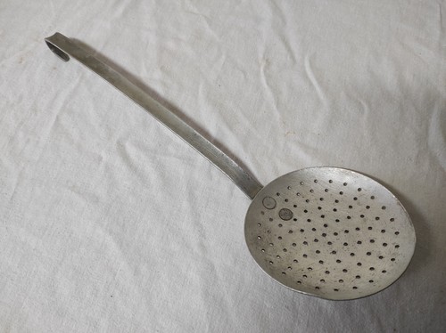 Ancienne ecumoire aluminium - ecumoire, en