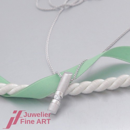 Collier chaîne avec - /,