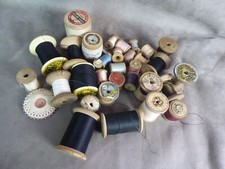 Important lot de BOBINES DE FIL, anciennes.