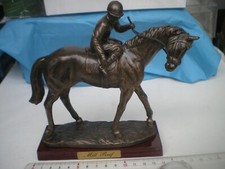 Statuette cheval Légende Mill Reef 17cm 1/12 résine imite bronze Neuf Box Atlas