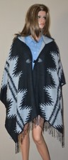 Cape poncho noir et gris à