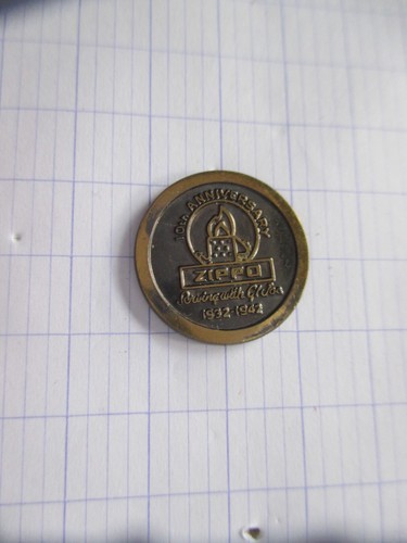 Pin zippo 10 ans - pin's,