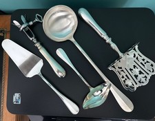 Lot De Pièces À Servir