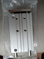 Vérin guidé pneumatique SMC MGPM20TF-100Z , course 100mm, Ø du piston 20mm