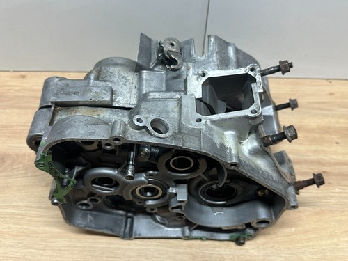 Une paire carter moteur - carter,