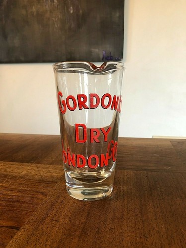 Grand verre bec - bec, verseur