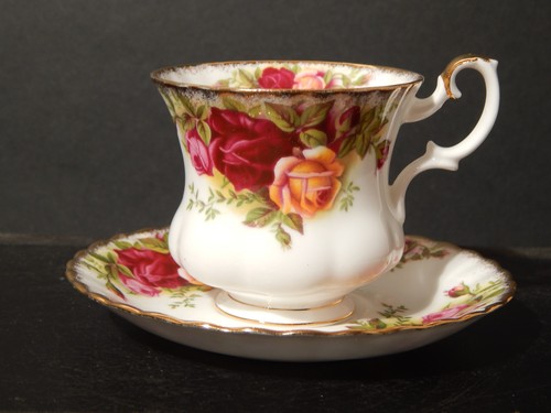 Précieuse porcelaine royal - précieuse,
