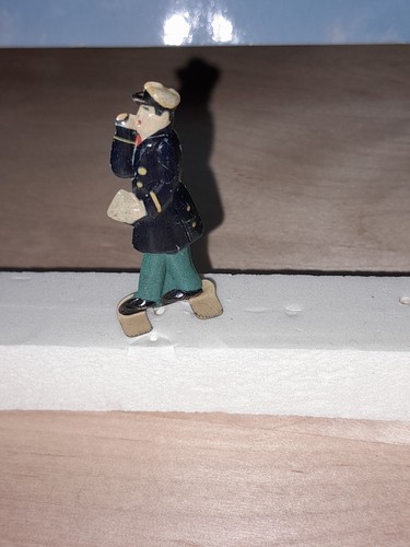 Petite figurine tolee - petite,