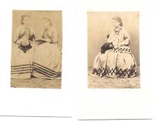 Lot 2 CDV Jeunes filles en robe à crinoline Photo Primitive papier salé ca 1858