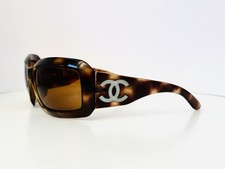 Lunette de soleil CHANEL Logo