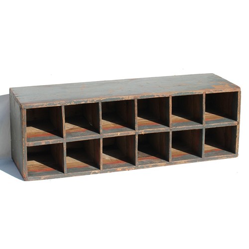 Ancien petit meuble - , d'atelier
