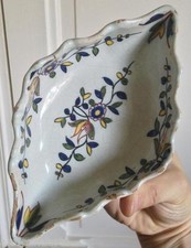 Partie de sauciere faience