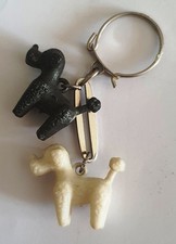 PORTE CLES : CHIENS BLANC ET NOIR (BLACK & WHITE SCOTCH WHISKY ?)