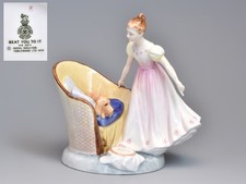 Figurine Royal Doulton Female Dog Beat You To It HN 2871 1980s Used