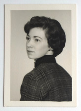 Portrait femme élégante 3/4