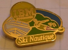 pin's IBM ESSONNES SKI