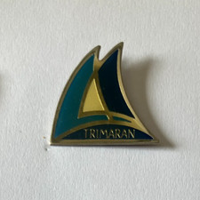 93 - Pin's PARFUM TRIMARAN -