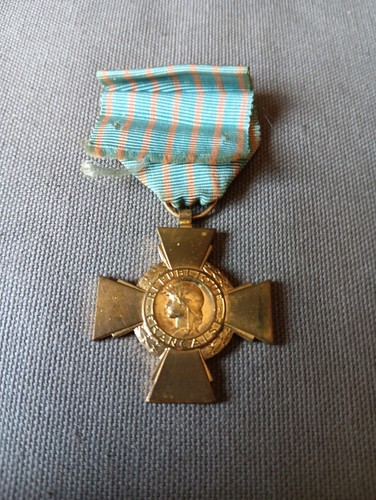 Médaille croix combattant - médaille,