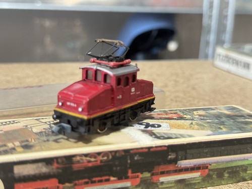 Arnold 0240 locomotive - arnold,