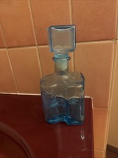 Ancien flacon d'eau toilette bleu En Verre