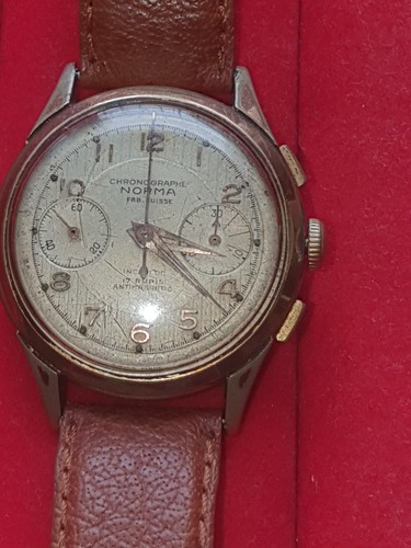 Une montre vintage fabrication - vintage,