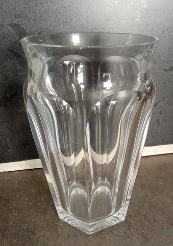 Ancien joli vase - signé, en