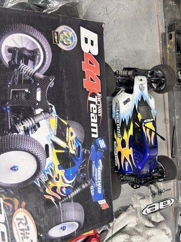 Team associated 44 - b,