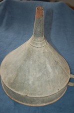 Ancien  grand entonnoir en