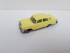 Les miniatures de Norev - Mercedes Benz 220-SE Jaune - 1/43 - Brevette SGDG