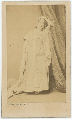Cdv circa 1870 comédienne - circa, 1870.