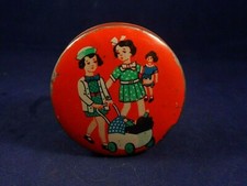 Ancienne boîte tôle fer éponge école filles jouets poupée landau années 40