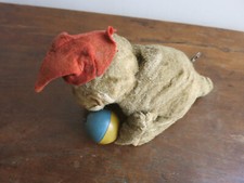 automate singe jouant de la