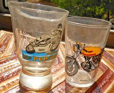 Ancien lot 2 verre moto dont 1 pernod espi ducati 750 castrol publicitaire pub
