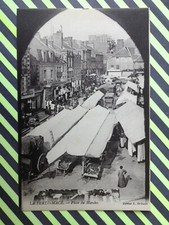 cpa LA FERTÉ-MACÉ (Orne) Place du MARCHÉ Etal Marchandises Attelages