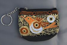porte monnaie et porte clés, travail artisanal,  tissu brodé avec bell finition 