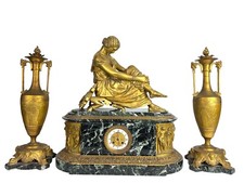 J.PRADIER ET H.CAHIEUX GARNITURE DE CHEMINEE EN BRONZE DORÉ ET MARBRE .XIXE .