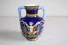 Miniature vase en faïence de Gien décor Renaissance italien fond bleu, h 10.5 cm