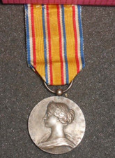 MEDAILLE  SAPEURS POMPIERS