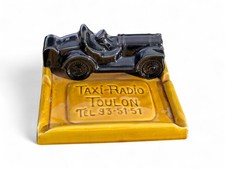 Cendrier publicitaire Taxi-Radio Toulon – faience 1950 – voiture Peugeot 203 tax