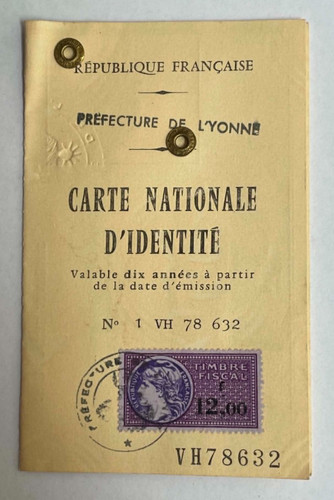 Vieux papier fiscaux sur - vieux,