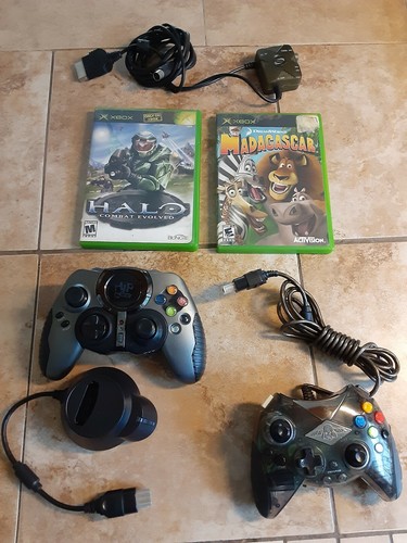 Xbox 2002 2controls and 2 - ,